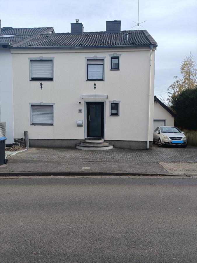 Haus Langert - Einfamilienhaus Mit Terrasse Und Garten Zur Alleinigen Nutzung Baesweiler Exterior photo